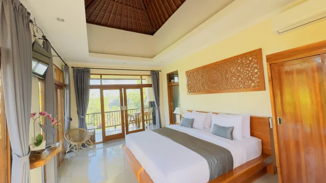 Bedroom with luxury 2m x 2m mattress at Jambangan Bali Villa Ubud